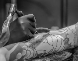 Qué hacer ante tatuajes infectados