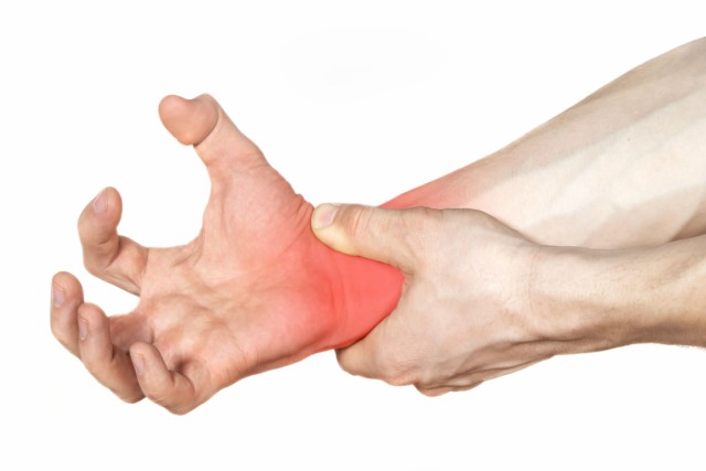 causas del dolor en el brazo derecho